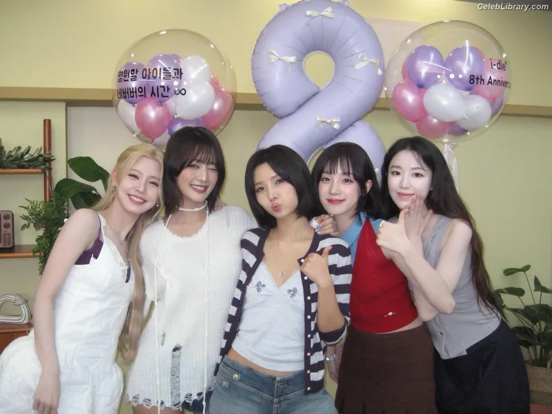 Soyeon  (G)I-IDLE photo 9 of 822