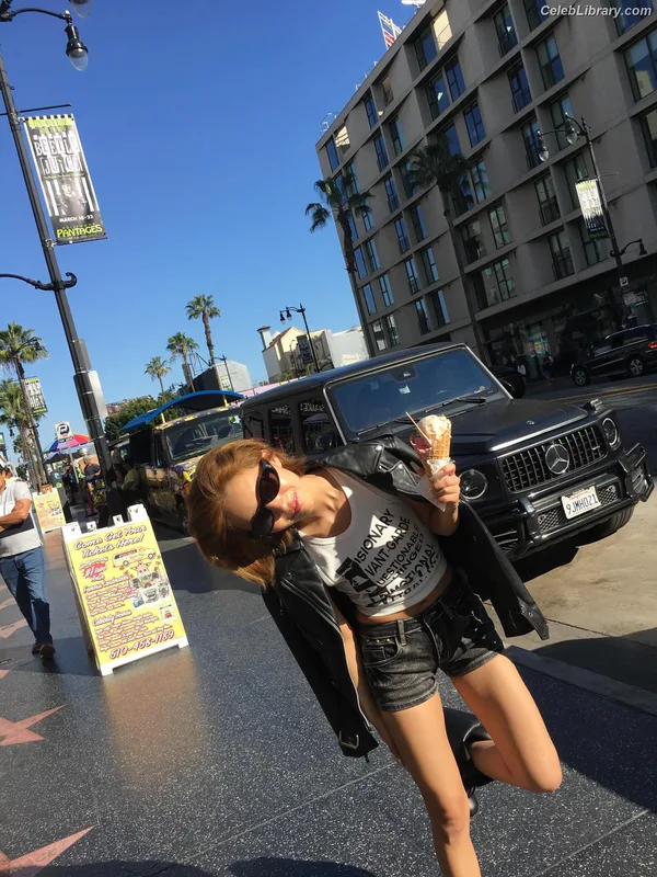 Soyeon  (G)I-IDLE photo 21 of 822