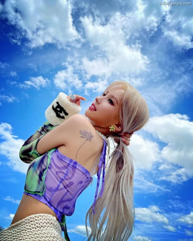 Soyeon  (G)I-IDLE photo 19 of 822