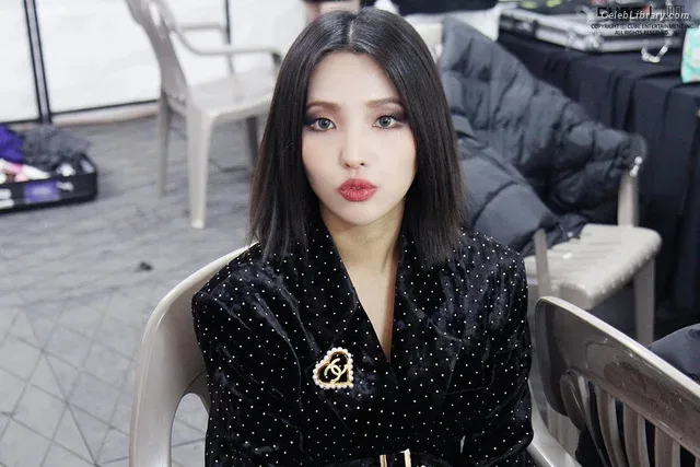 Soyeon  (G)I-IDLE photo 20 of 822