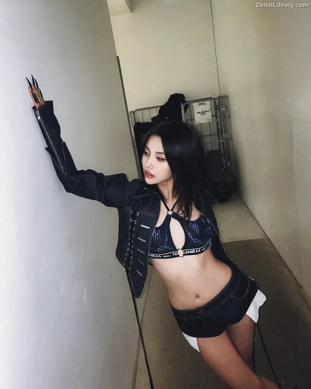 Soyeon  (G)I-IDLE photo 23 of 822
