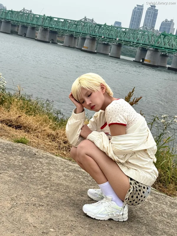 Soyeon  (G)I-IDLE photo 19 of 822