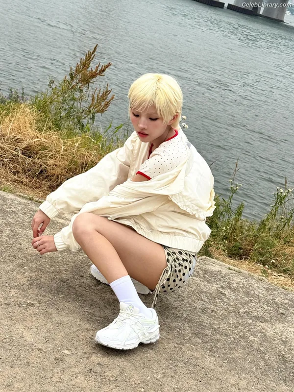 Soyeon  (G)I-IDLE photo 20 of 822