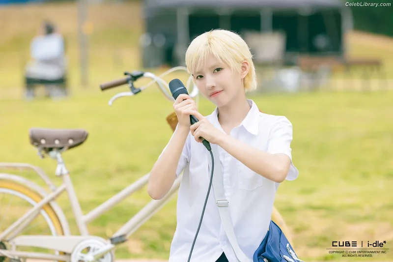 Soyeon  (G)I-IDLE photo 7 of 822