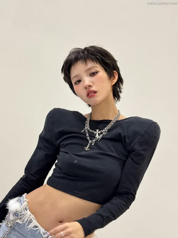 Soyeon  (G)I-IDLE photo 18 of 822