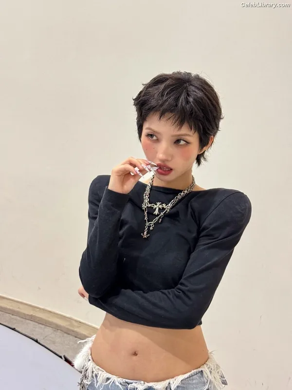Soyeon  (G)I-IDLE photo 19 of 822