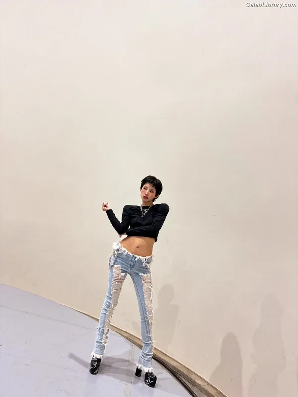 Soyeon  (G)I-IDLE photo 21 of 822