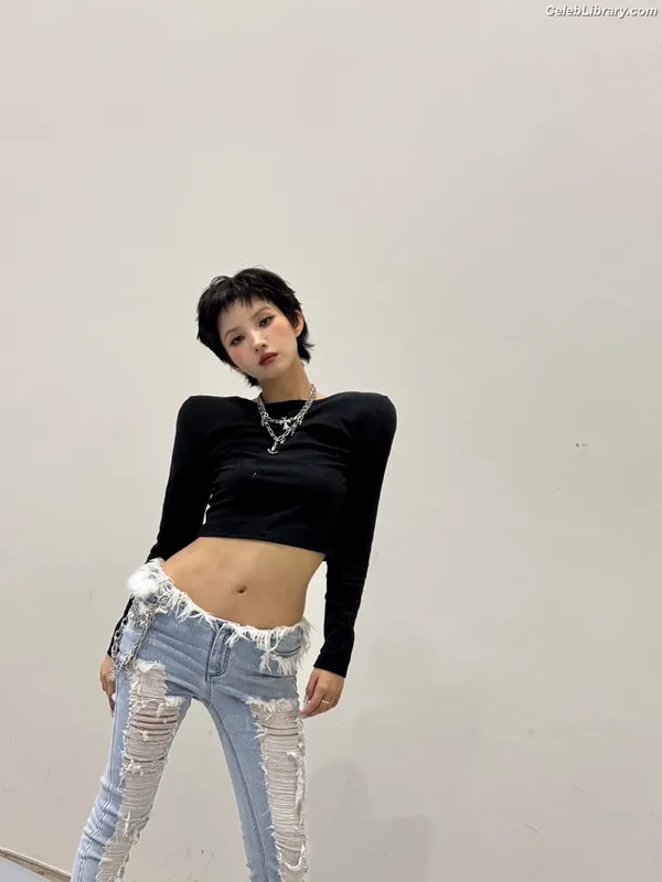 Soyeon  (G)I-IDLE photo 22 of 822