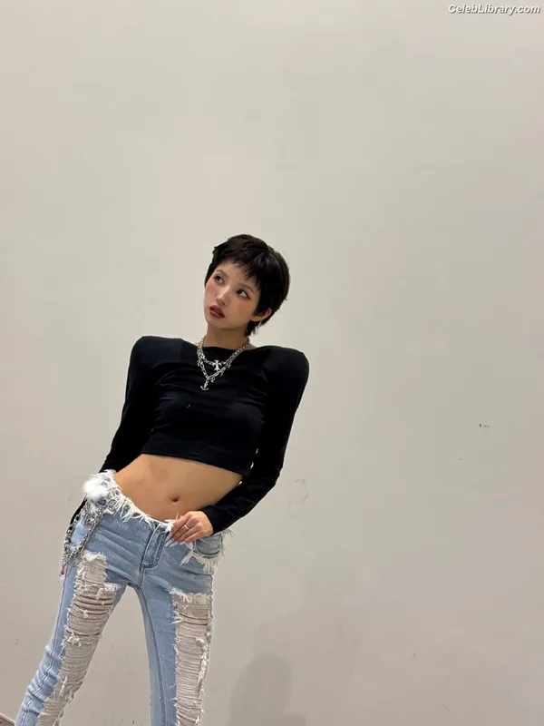 Soyeon  (G)I-IDLE photo 23 of 822
