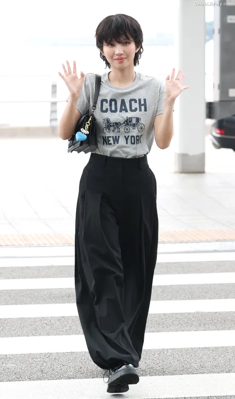Soyeon  (G)I-IDLE photo 10 of 822