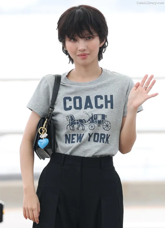 Soyeon  (G)I-IDLE photo 13 of 822