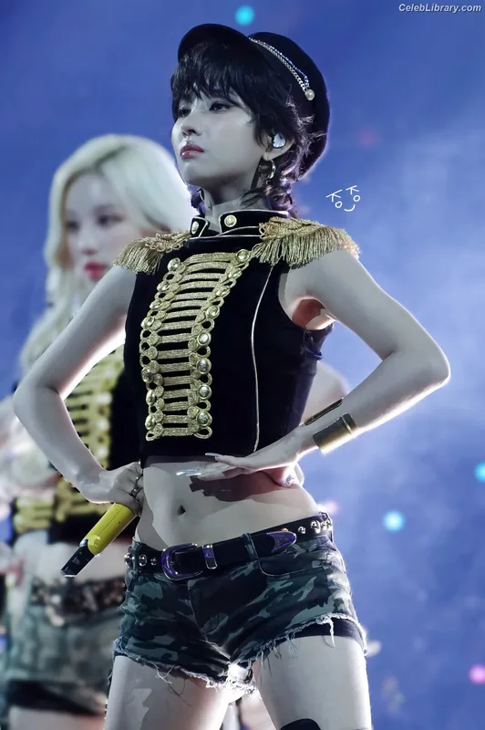 Soyeon  (G)I-IDLE photo 15 of 822