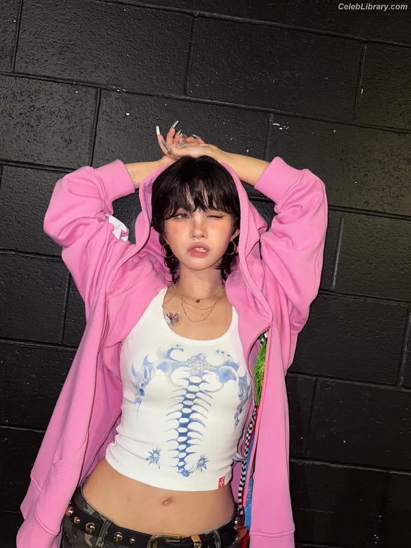 Soyeon  (G)I-IDLE photo 24 of 822