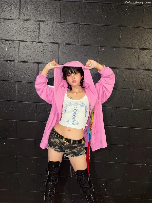 Soyeon  (G)I-IDLE photo 2 of 822