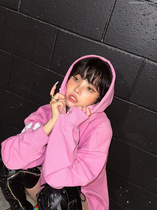 Soyeon  (G)I-IDLE photo 3 of 822