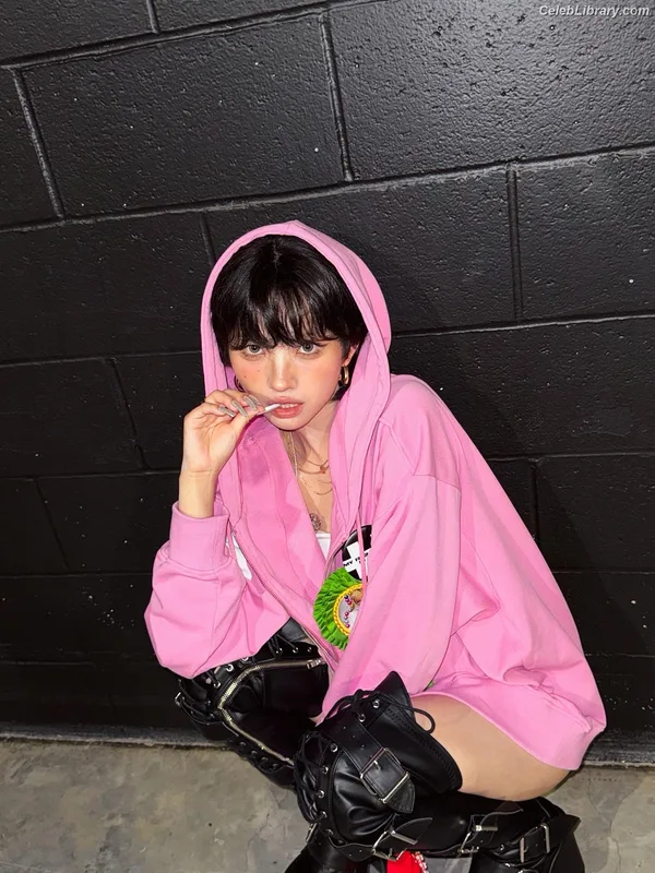 Soyeon  (G)I-IDLE photo 5 of 822