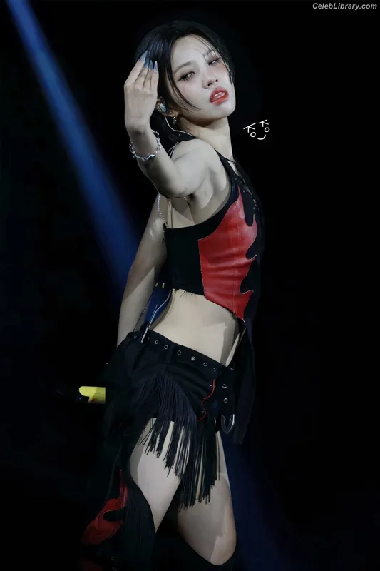 Soyeon  (G)I-IDLE photo 22 of 822