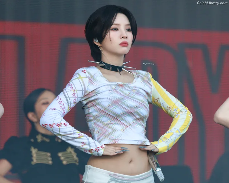 Soyeon  (G)I-IDLE photo 16 of 822