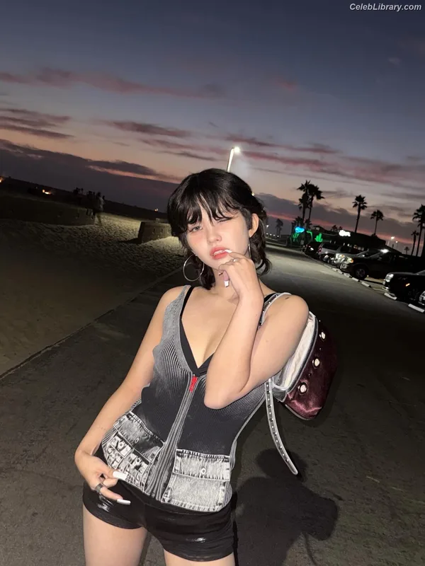 Soyeon  (G)I-IDLE photo 23 of 822