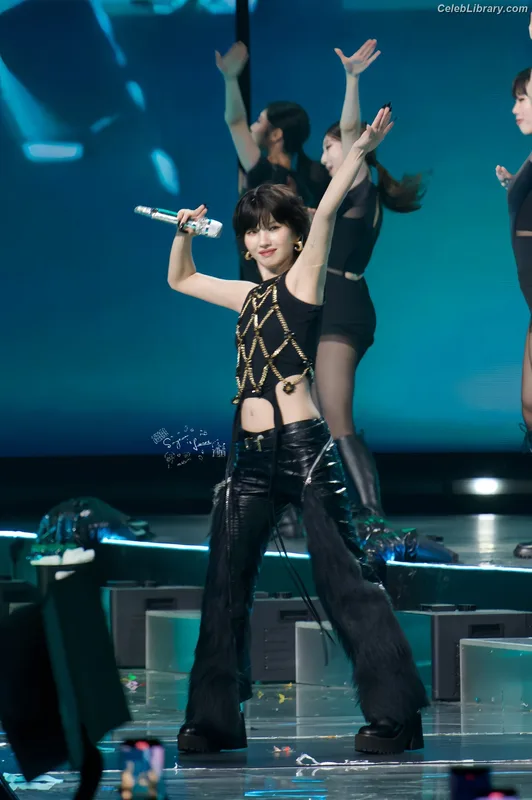 Soyeon  (G)I-IDLE photo 14 of 822