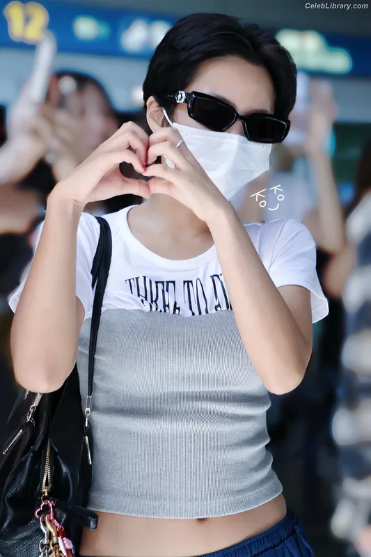 Soyeon  (G)I-IDLE photo 17 of 822