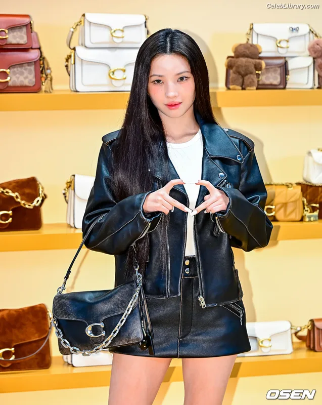 Soyeon  (G)I-IDLE photo 22 of 822