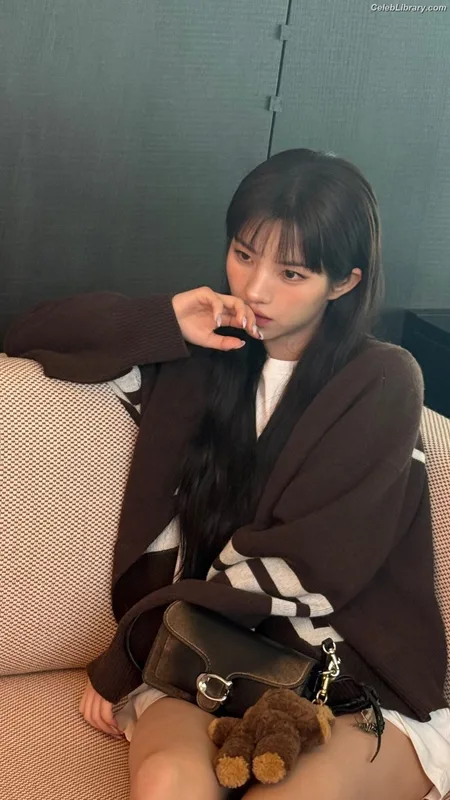 Soyeon  (G)I-IDLE photo 14 of 822