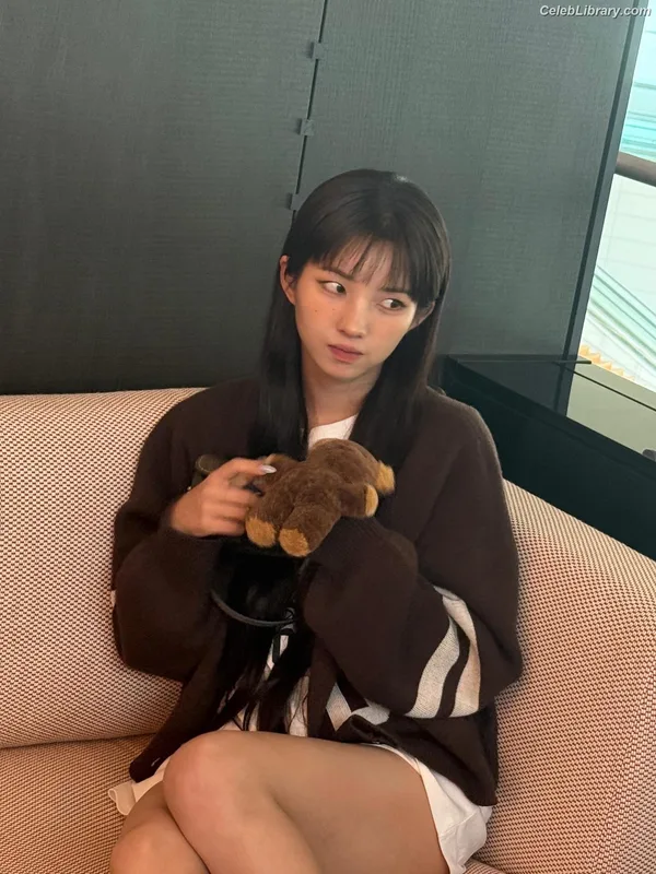 Soyeon  (G)I-IDLE photo 4 of 822