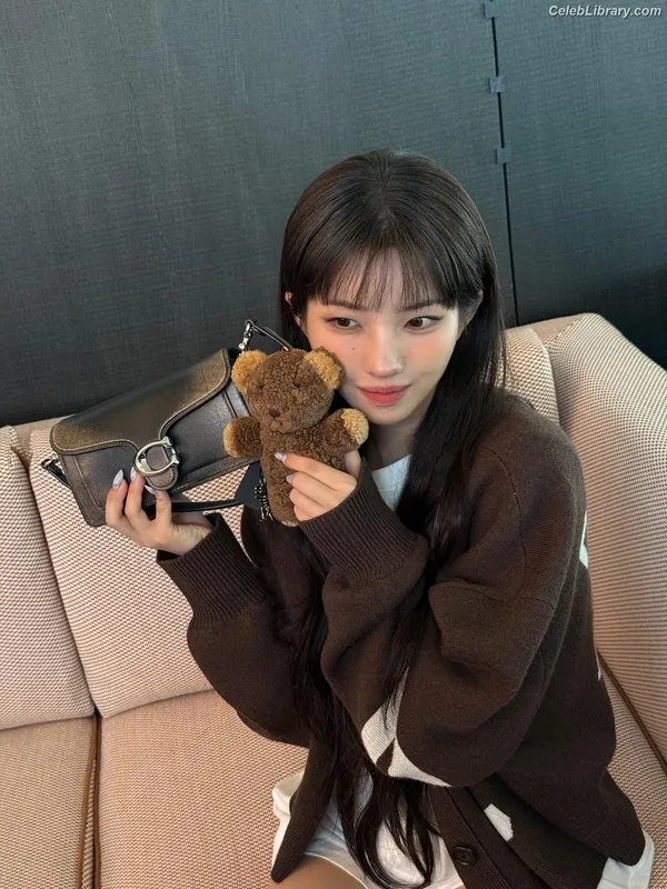 Soyeon  (G)I-IDLE photo 7 of 822