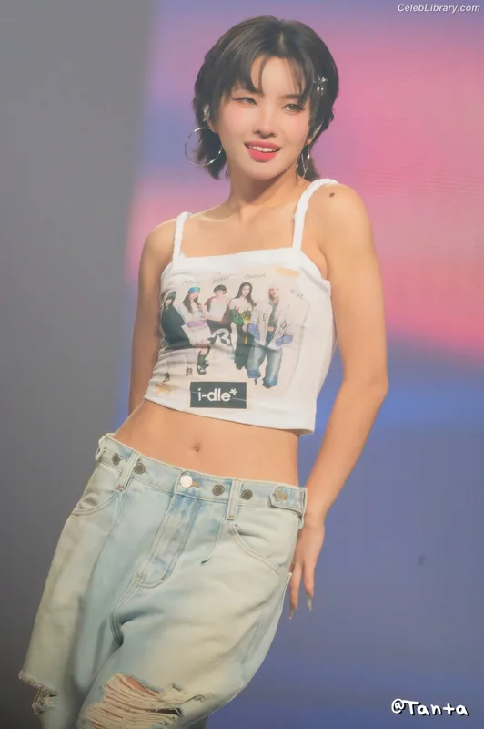 Soyeon  (G)I-IDLE photo 19 of 822