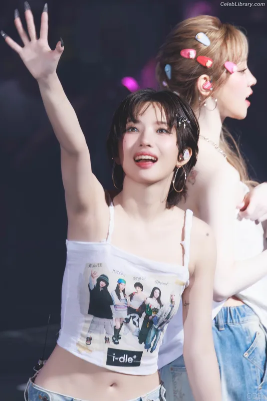 Soyeon  (G)I-IDLE photo 20 of 822