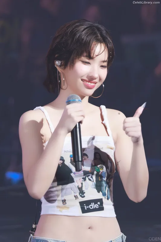 Soyeon  (G)I-IDLE photo 21 of 822