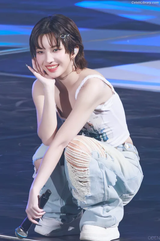 Soyeon  (G)I-IDLE photo 22 of 822