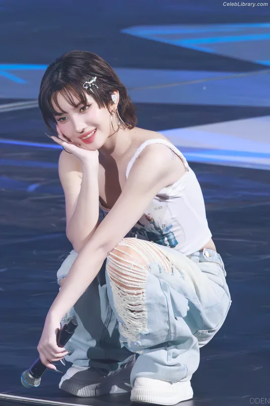 Soyeon  (G)I-IDLE photo 23 of 822