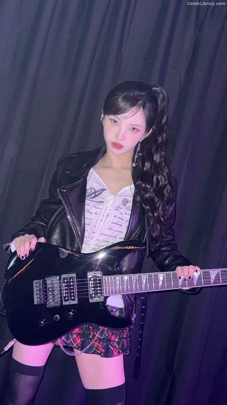 Soyeon  (G)I-IDLE photo 24 of 822