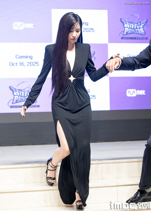 Soyeon  (G)I-IDLE photo 5 of 822