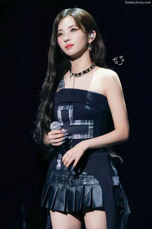 Soyeon  (G)I-IDLE photo 4 of 822