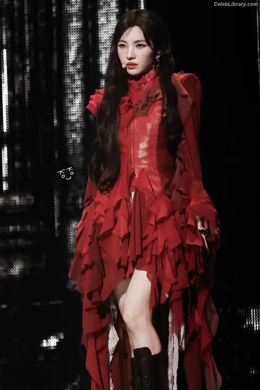 Soyeon  (G)I-IDLE photo 5 of 822