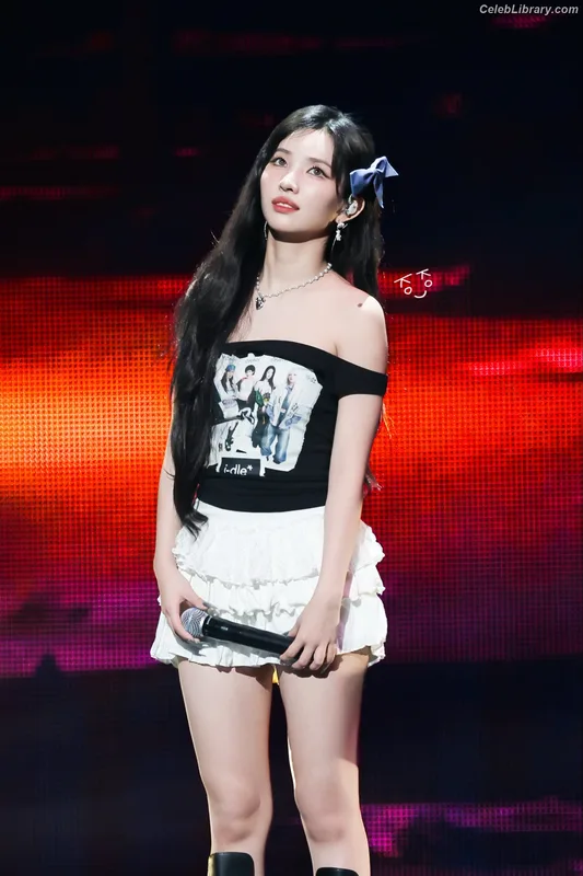 Soyeon  (G)I-IDLE photo 8 of 822