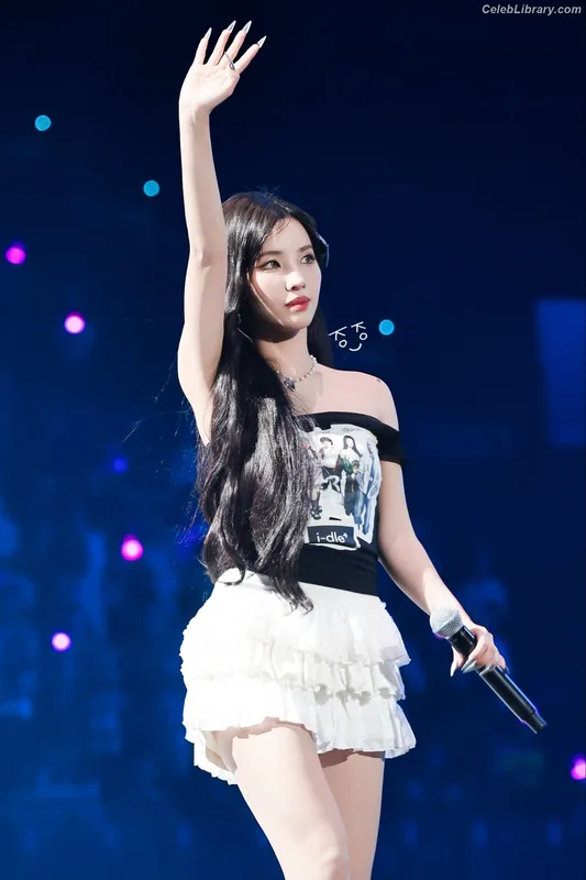 Soyeon  (G)I-IDLE photo 10 of 822