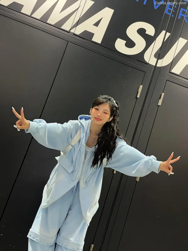 Soyeon  (G)I-IDLE photo 12 of 822