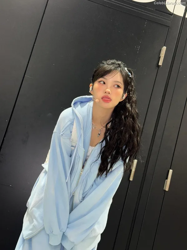 Soyeon  (G)I-IDLE photo 13 of 822