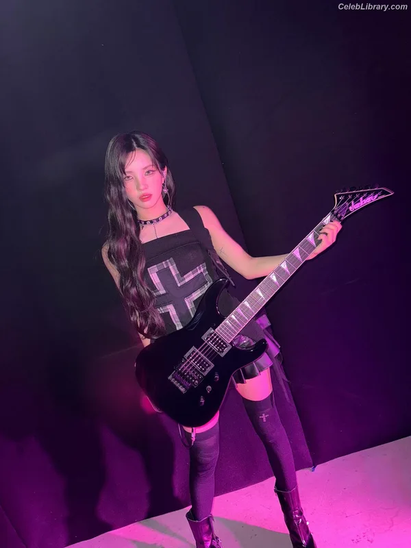 Soyeon  (G)I-IDLE photo 15 of 822
