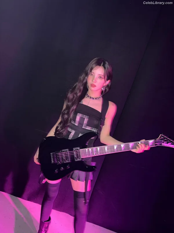Soyeon  (G)I-IDLE photo 16 of 822