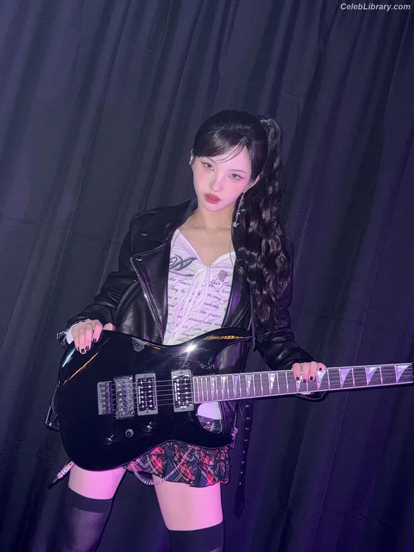Soyeon  (G)I-IDLE photo 17 of 822