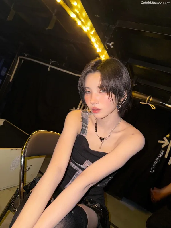 Soyeon  (G)I-IDLE photo 22 of 822