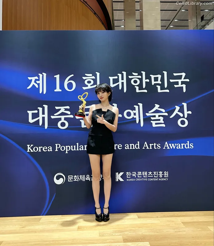 Soyeon  (G)I-IDLE photo 23 of 822