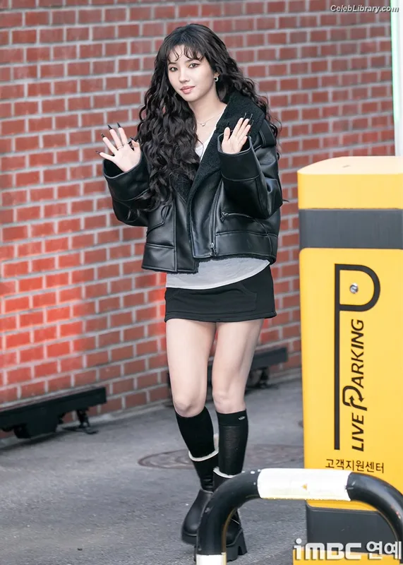 Soyeon  (G)I-IDLE photo 5 of 822