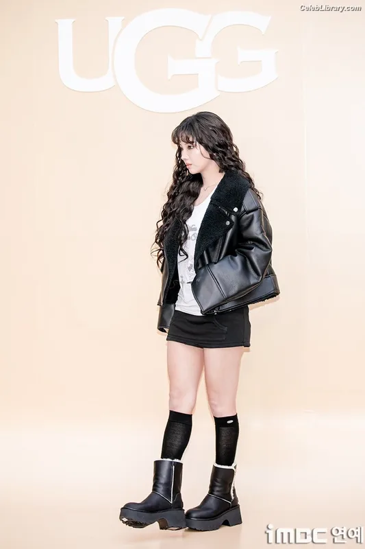 Soyeon  (G)I-IDLE photo 10 of 822