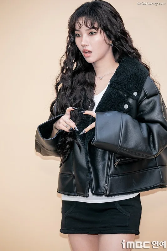 Soyeon  (G)I-IDLE photo 12 of 822
